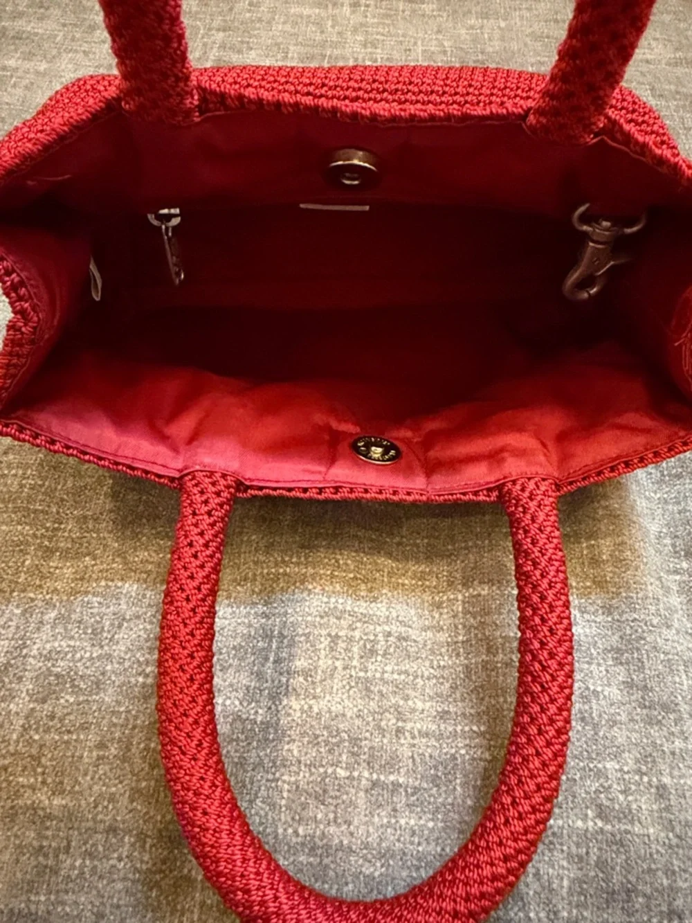 Red Knit Tote Bag with Logo Accent GUC - Picture 6 of 7